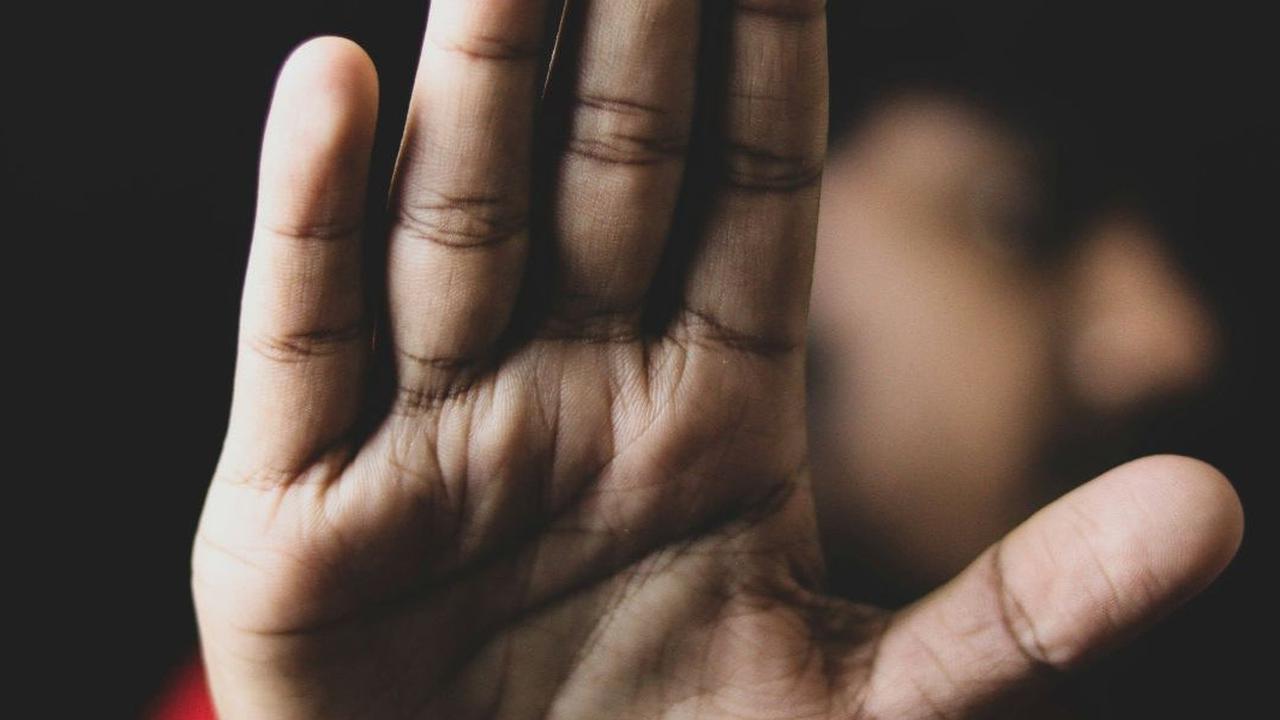 Sekelompok Orang Bully Siswi di Depok Sambil Live, Orang Tua Ngamuk 'Anak Saya Diinjak Kayak Binatang