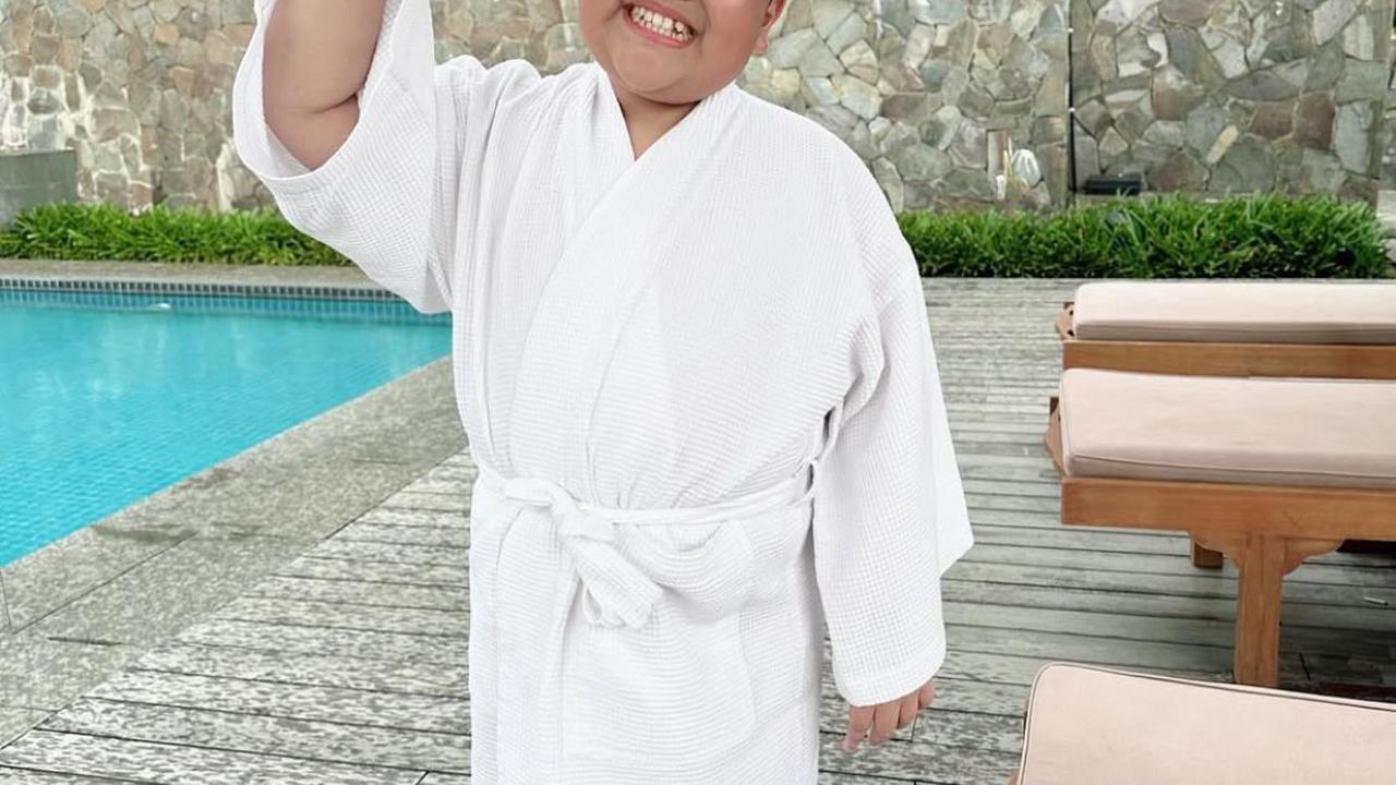 Masih Ingat Tatan Bocah Lucu yang Viral di Stiker WhatsApp? Begini Penampilannya Sekarang