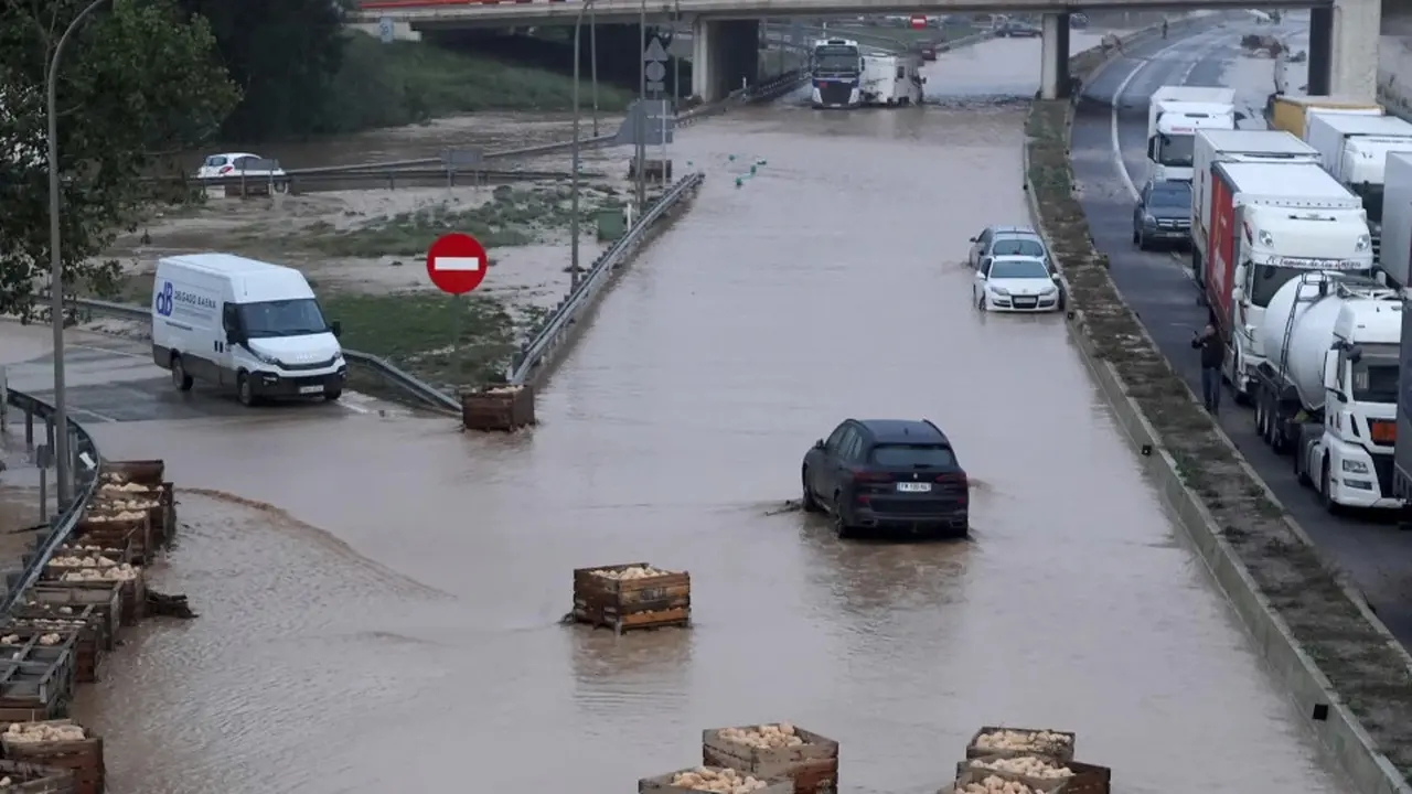Banjir Spanyol pada Rabu (30/10/2024). (AP/Alberto Saiz)