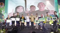 Sekjen KLHK Bambang Hendroyono (kelima dari kanan) pada penutupan Festival Pengendalian Lingkungan Tahun 2024 bertema &ldquo;Atasi Pencemaran dan Pulihkan Lingkungan&rdquo; (Istimewa)