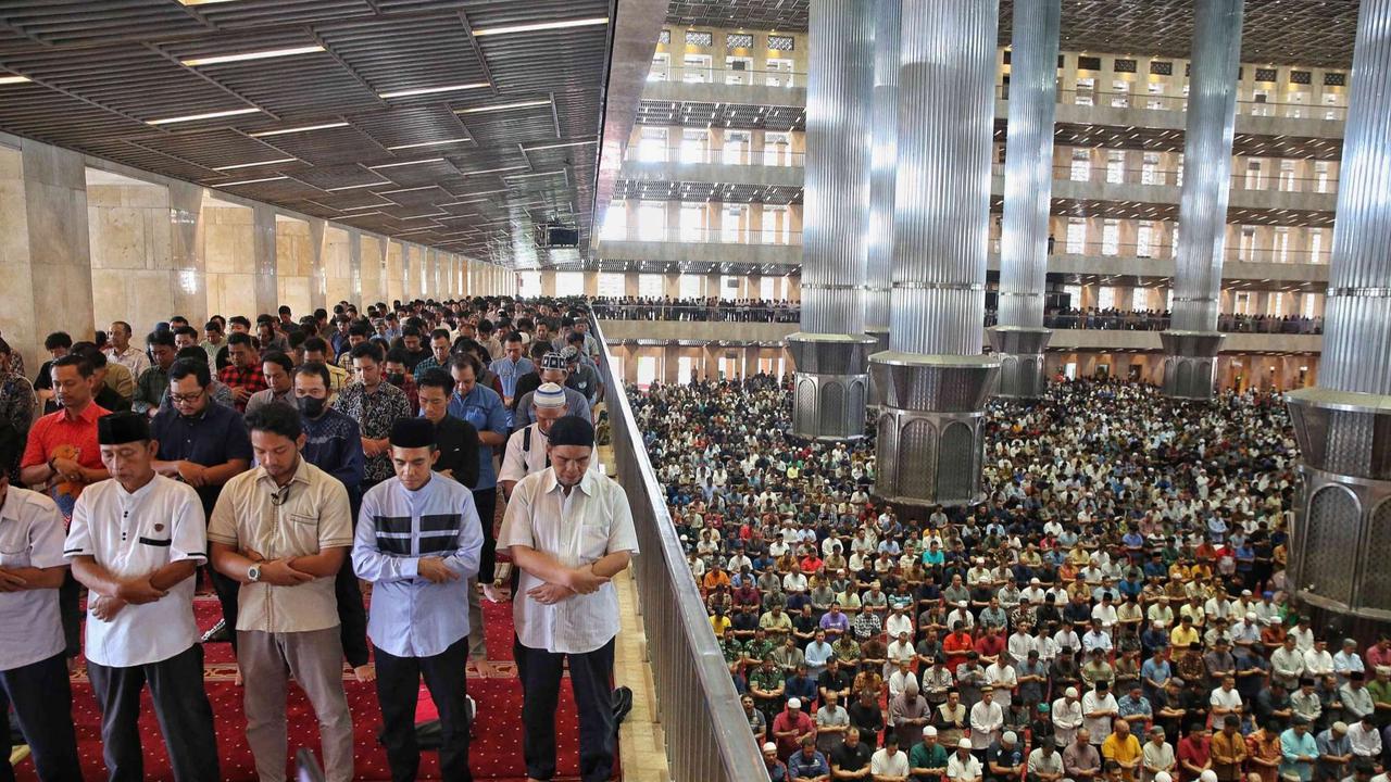 Salat Jumat pertama Ramadan 1446 Hijriah di Masjid Istiqlal