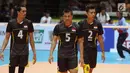 Pemain Timnas voli putra Indonesia berjalan saat melawan Kazakhstan pada Kejuaraan Voli Asia 2017 ke-16 di GOR Tri Dharma, Gresik, Selasa (25/7). Indonesia kalah 3-2 (25-23, 25-27, 21-25, 25-21, 13-15). (Liputan6.com/Helmi Fithriansyah)