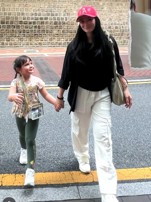 Asmirandah saat Melakukan Liposuction di Korea Selatan. [@asmirandah89]