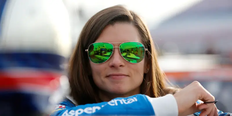 Danica Patrick, Pembalap Cantik yang Jago Ngebut di Nascar