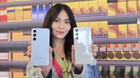 Samsung akhirnya mengumumkan Galaxy S24 FE, smartphone versi lebih terjangkau dari flagship Galaxy S24 Series. Perangkat ini hadir dengan harga Rp 9,9 jutaan dan membawa seluruh fitur Galaxy AI yang membantu produktivitas dan kreativitas pengguna dalam membuat konten (Liputan6.com/ Agustin Setyo Wardani)