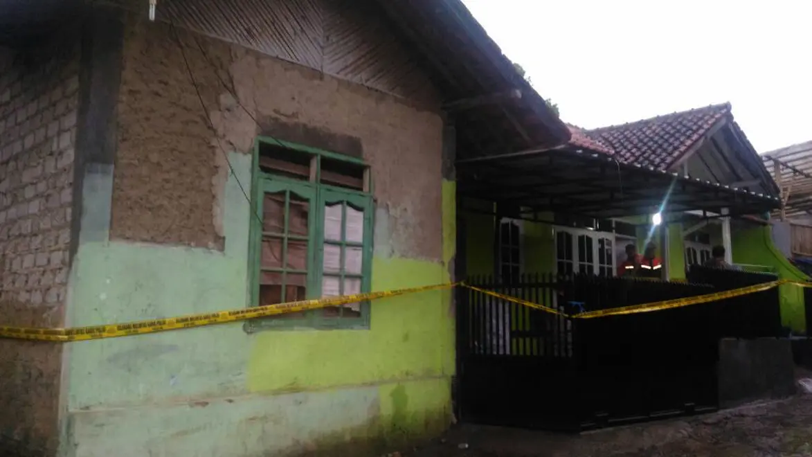 Ledakan mortir terjadi di tempat penyimpanan barang bekas, Kampung Jambudipa, Desa Jambudipa, Kecamatan Cisarua, Kabupaten Bandung Barat, Jawa Barat. (/Arie Nugraha)