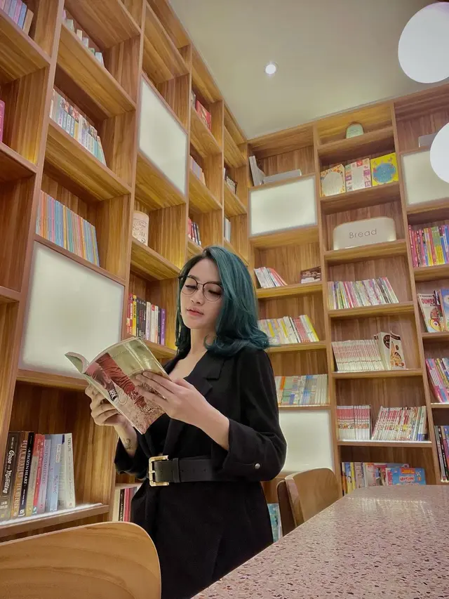 7 Potret Terbaru Arlida Putri dengan Warna Rambut Baru Ini Makin Menawan