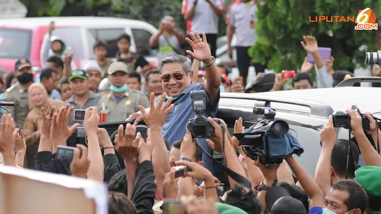 foto-sby-jenguk-korban-kelud-6-140218b.j