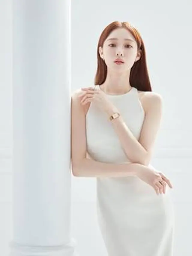 Lee Sung Kyung tampil menawan menggunakan jam tangan analog/dok. Daniel Wellington