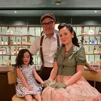Julie Estelle Sedang Hamil Anak ke-2 saat liburan. [@julstelle]