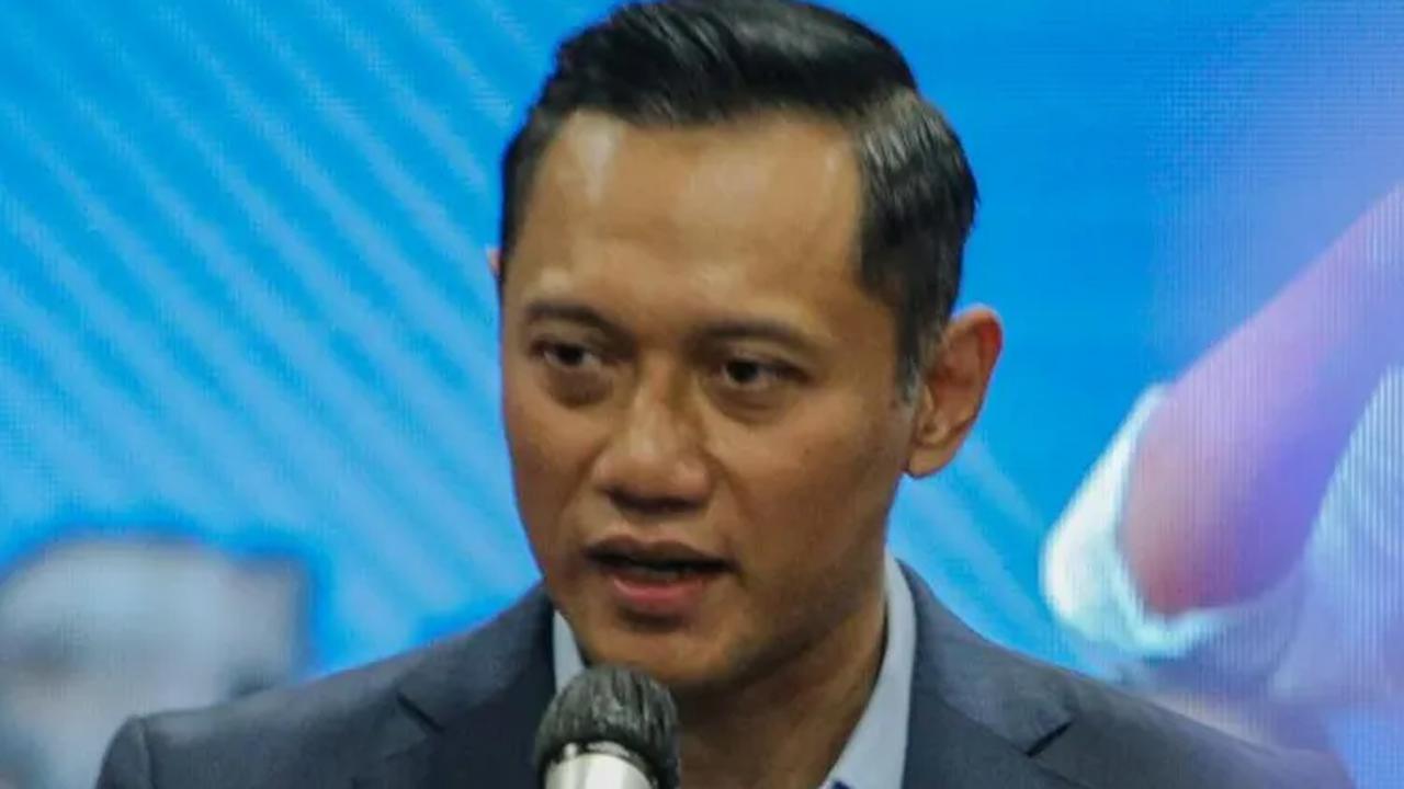 Kini AHY berkarier di politik dengan menjadi Ketua Umum Partai Demokrat menggantikan SBY periode 2020-2025.