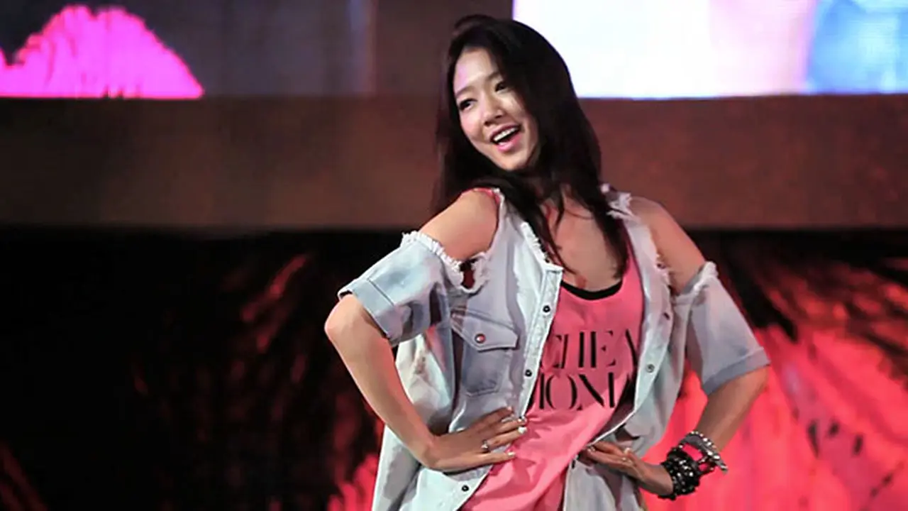 park-shin-hye-131101b.jpg