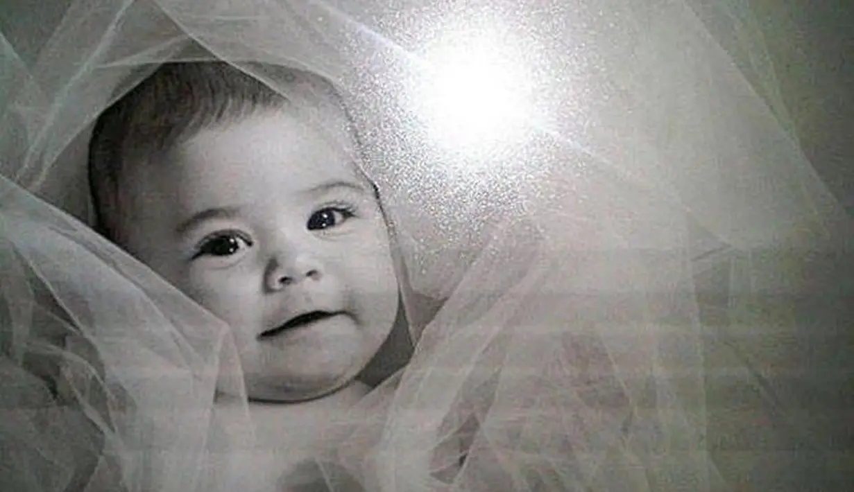 Bahkan lewat akun Twitter pribadinya, Kylie mengatakan bahwa Stormi sangat mirip dirinya waktu masih bayi. (instagram/kyliejenner)