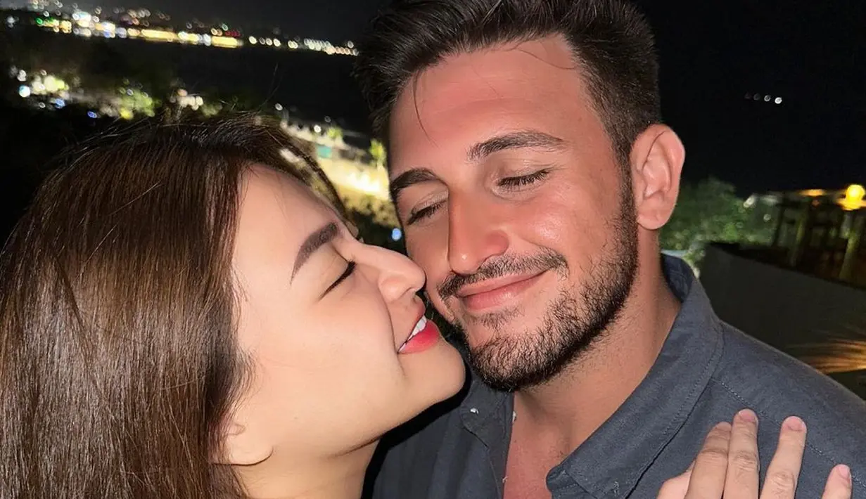 <p>[Instagram/nathalieholscher]</p>