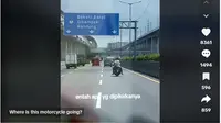 Viral Motor Bonceng 3 Masuk Tol Jakarta-Cikampek, Ngaku Kejar Mobil Sigra