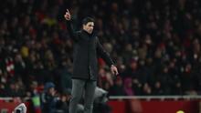 Manajer Arsenal, Mikel Arteta, memberi instruksi saat pertandingan Liga Inggris melawan Liverpool di Emirates, Jumat (9/1/2026). (AP Photo/Ian Walton)