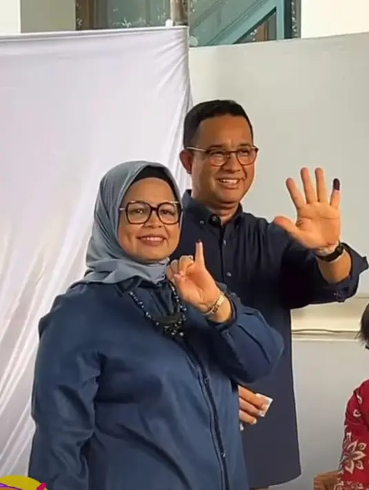Anies Baswedan dan sang istri tampil kompak dengan kemeja biru navy saat nyoblos [@aniesbaswedan]