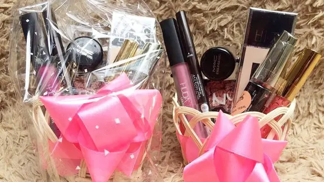 ilustrasi parsel produk kecantikan untuk lebaran/lovilabeauty