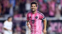 Penyerang Inter Miami, Lionel Messi, mencetak gol ke gawang LA Galaxy di Chase Stadium, Minggu (17/8/2025) pagi WIB. (Megan Briggs/Getty Images/AFPMegan Briggs / GETTY IMAGES NORTH AMERICA / Getty Images via AFP)