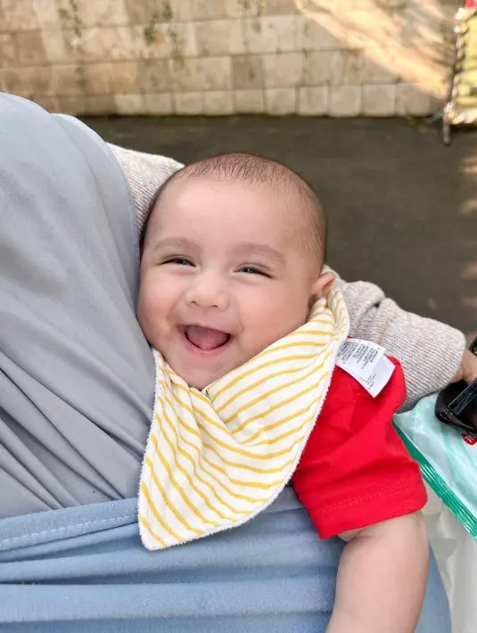 Meski masih sangat kecil, Zayn sudah memiliki akun instagram dengan jumlah followers mencapai 24 ribu. [instagram/zaynenver]