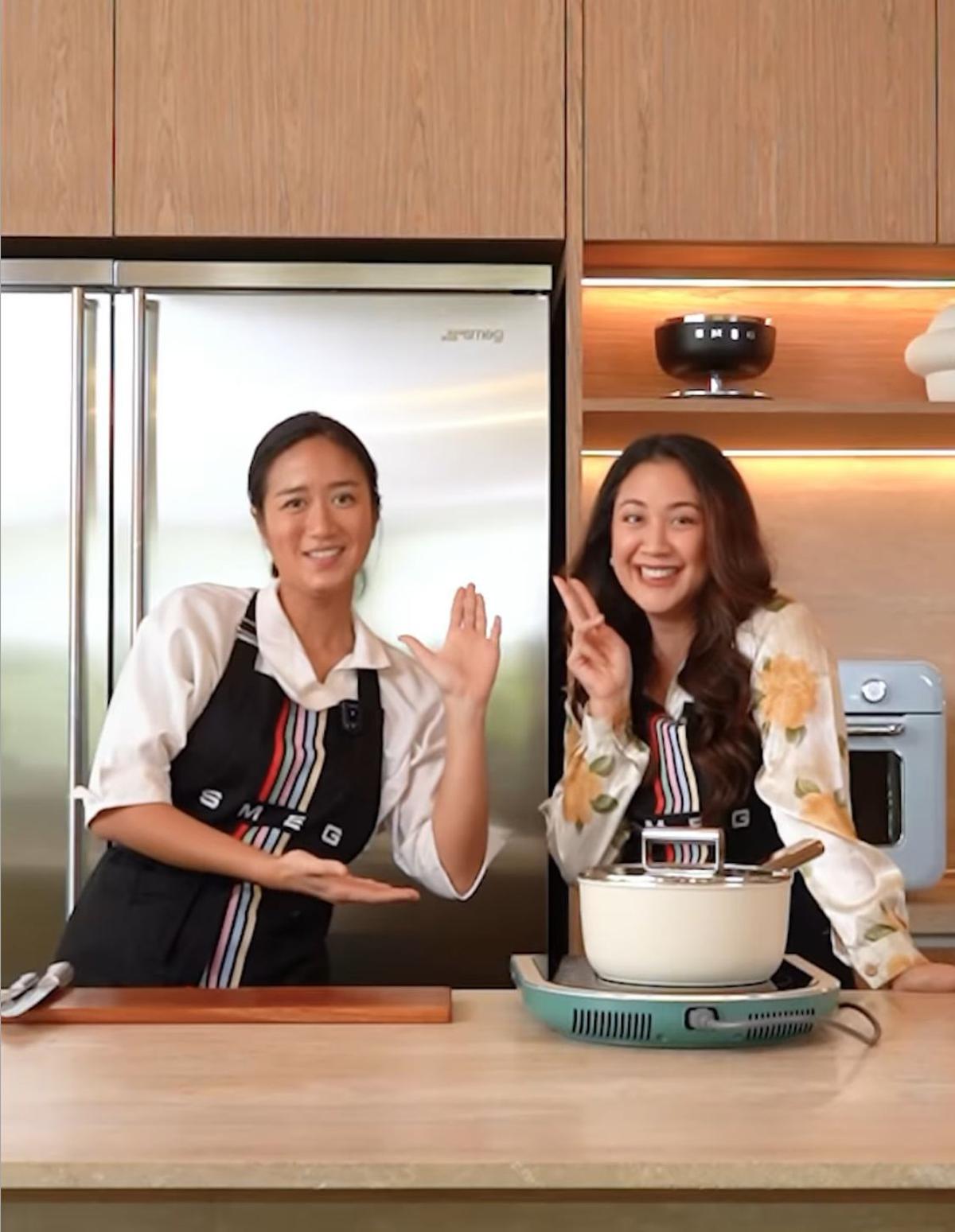 7 Potret Sherina Munaf dan Chef Renatta Moeloek Masak Turkish Eggs, Seperti Apa Keseruannya?