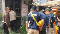 Polisi sedang melakukan olah TKP dua kerangka ibu dan anak./ Dok. Polres Cimahi