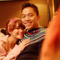 Lewat perjodohan Sheza Idris dan Surya Ibrahim lalu meresmikan hubungannya. Keduanya tidak ingin menjalani masa pacaran. 11 bulan setelah itu, keduanya memantabkan ke jenjang pernikahan. (Instagram/shezaidris)