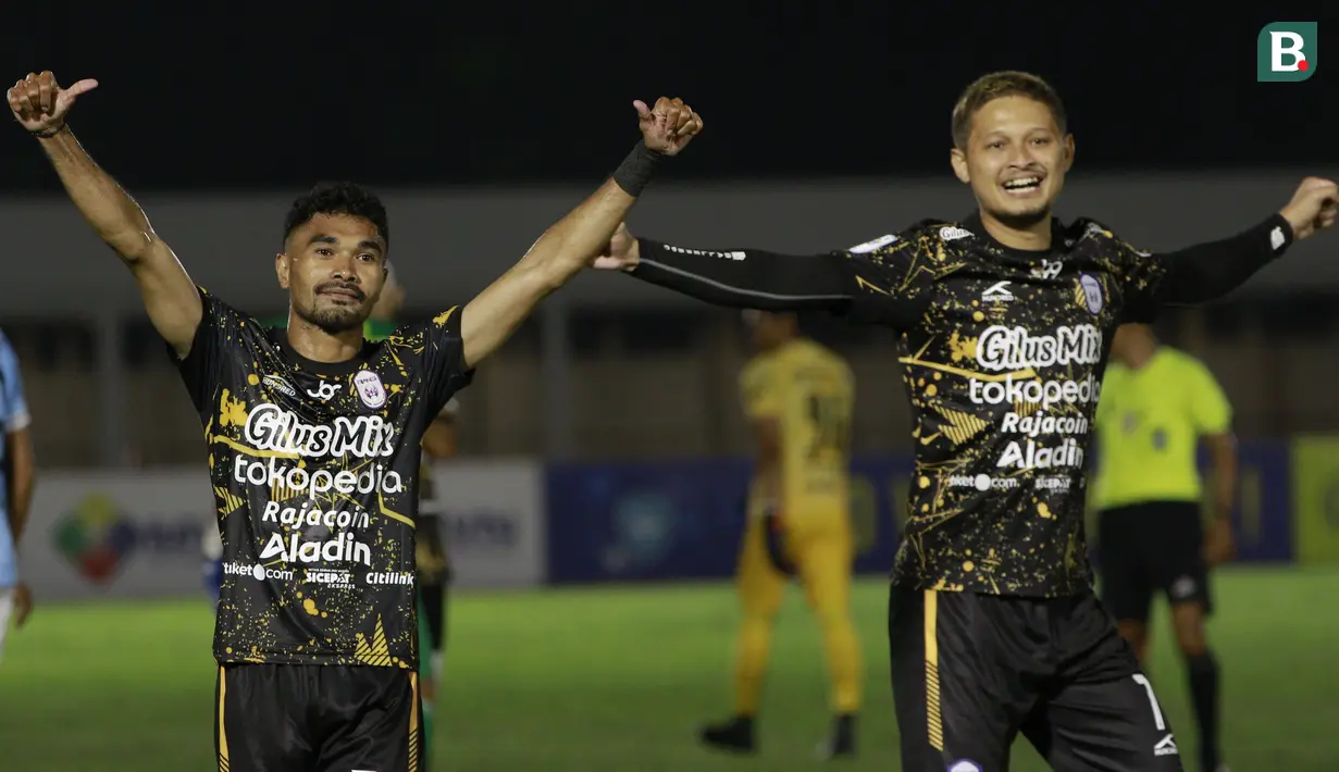 Kebuntuan RANS Cilegon akhirnya terpecah di menit ke-85. Rifal Lastori berhasil menjebol gawang Perserang dan membawa Rans unggul 2-1. (Bola.com/M Iqbal Ichsan)