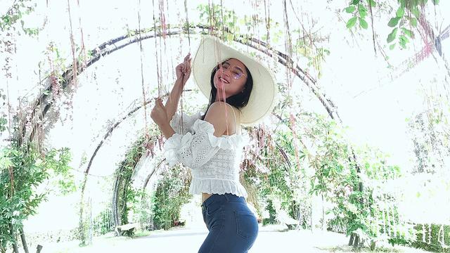 [Bintang] Dewi Perssik