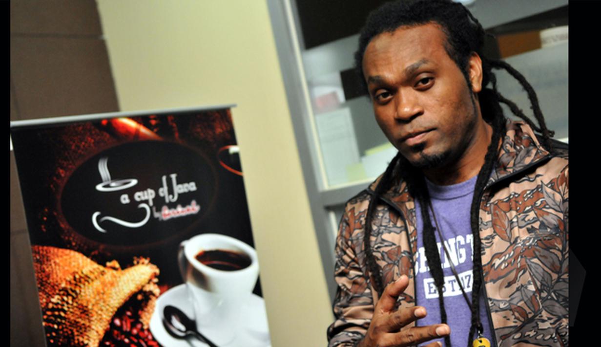 Michael Idol saat menghadiri konferensi pers peluncuran singgle pertama dari grup musik FIRE (First Idol REunion), Jakarta, Jumat (23/1/2015). (Liputan6.com/Panji Diksana)