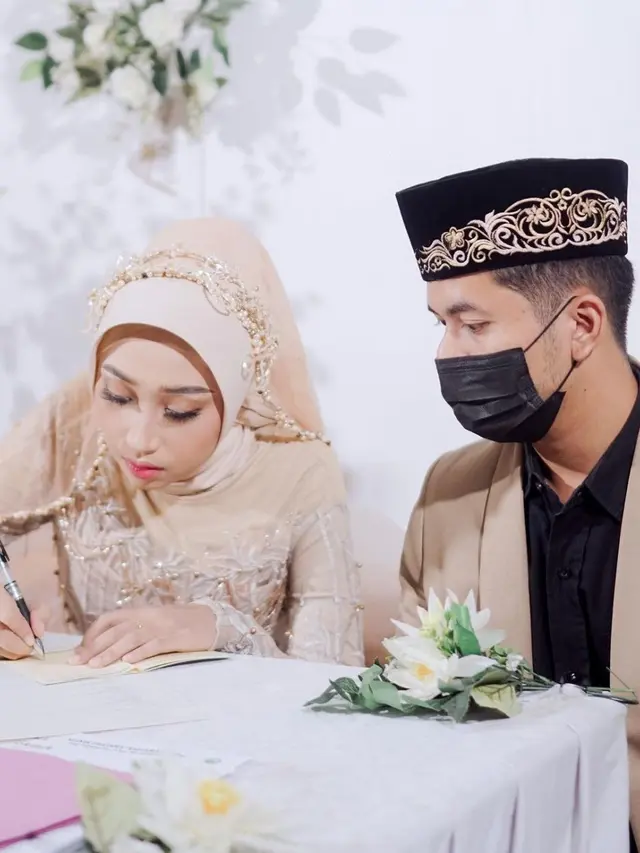 Sudah Menikah, Ini 6 Potret Romantis Dayat Idola Cilik dan Istri