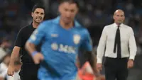 Manajer Arsenal Mikel Arteta (kiri) dan pelatih Napoli Massimiliano Allegri (kanan) bereaksi dalam laga Liga Champions antara Napoli vs Arsenal di Naples, Italia, Rabu, 9 September 2026. (AP Photo/Gregorio Borgia)