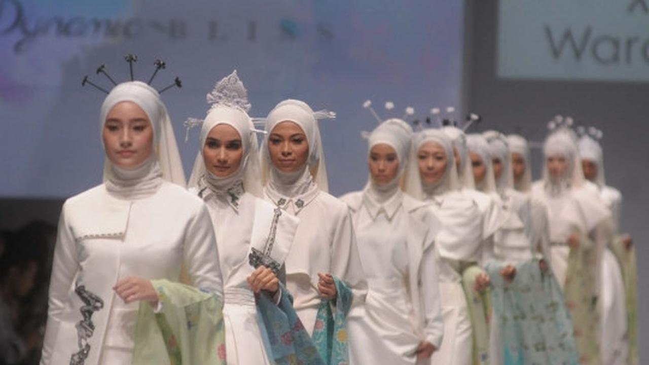 Keanggunan busana muslim cantik karya desainer ternama di JFW 2016