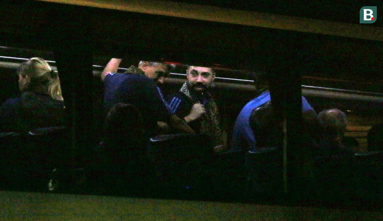 Suasana rombongan Timnas Argentina saat tiba di Hotel Fairmont, Jakarta, Jumat (16/6/2023) malam WIB. (Bola.com/Bagaskara Lazuardi)