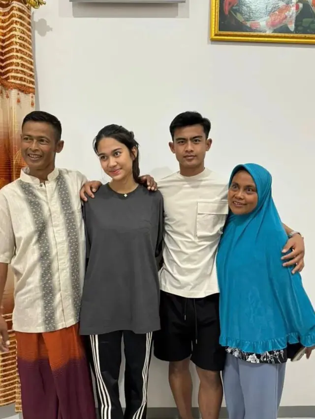 Potret Azizah Salsha dan Keluarga (Instagram/@arhanazizah)