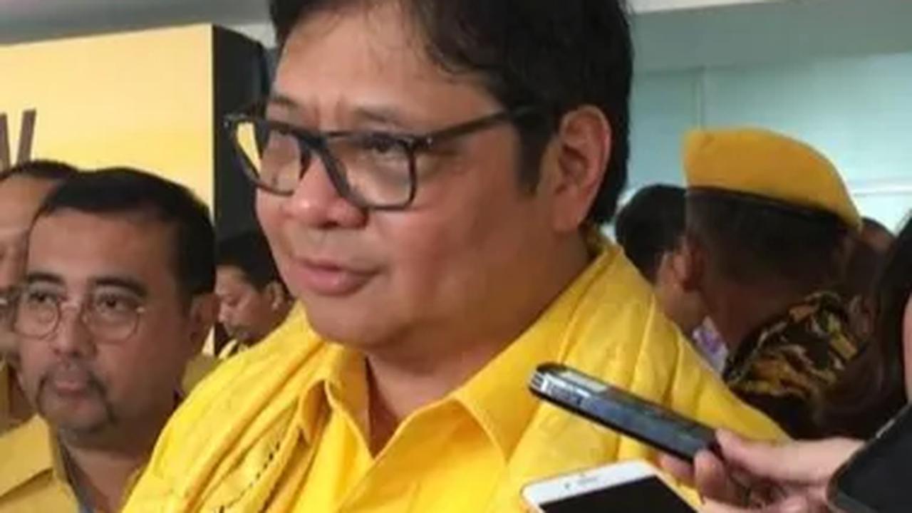 Kendati demikian, Airlangga mengaku tak merasa terkejut dengan kabar tersebut. Menurut Airlangga, dalam dinamika politik hal itu biasa saja. <br>
