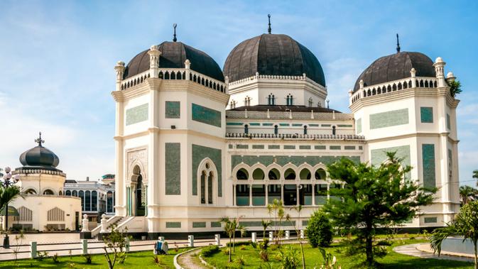 Anti-Mainstream Liburan ke Medan, Wisata Kolam Renang Air ...