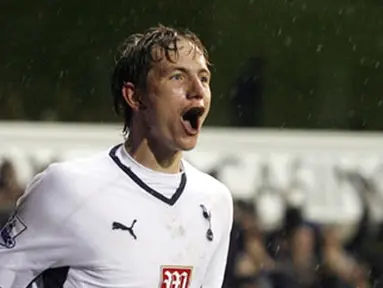 Tottenham Hotspur's striker Roman Pavlyuchenko celebrates scoring the winning goal during their Premier League match against Liverpool at White Hart Lane, on November 1, 2008. AFP PHOTO/Glyn Kirk