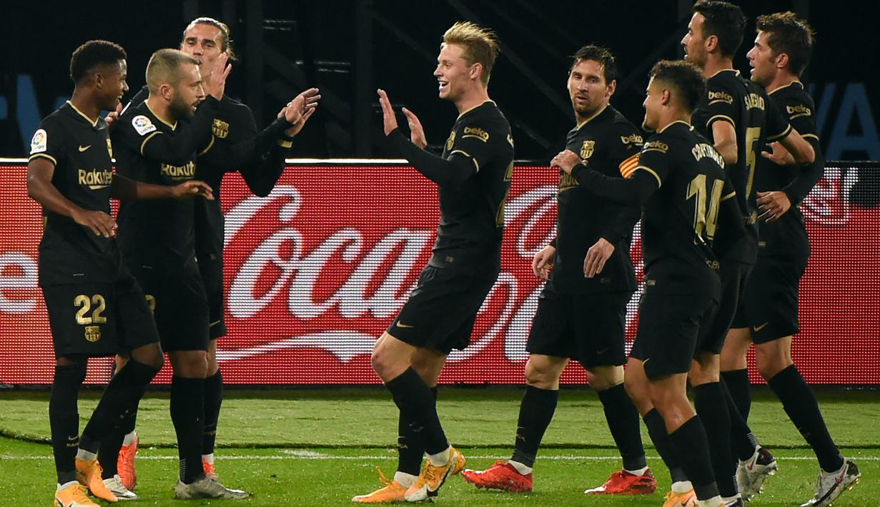 Pemain Barcelona merayakan gol yang dicetak Ansu Fati ke gawang Celta Vigo pada laga lanjutan Liga Spanyol di Stadion Balaidos, Jumat (2/10/2020) dini hari WIB. Barcelona menang 3-0 atas Celta Vigo. (AFP/Miguel Riopa)