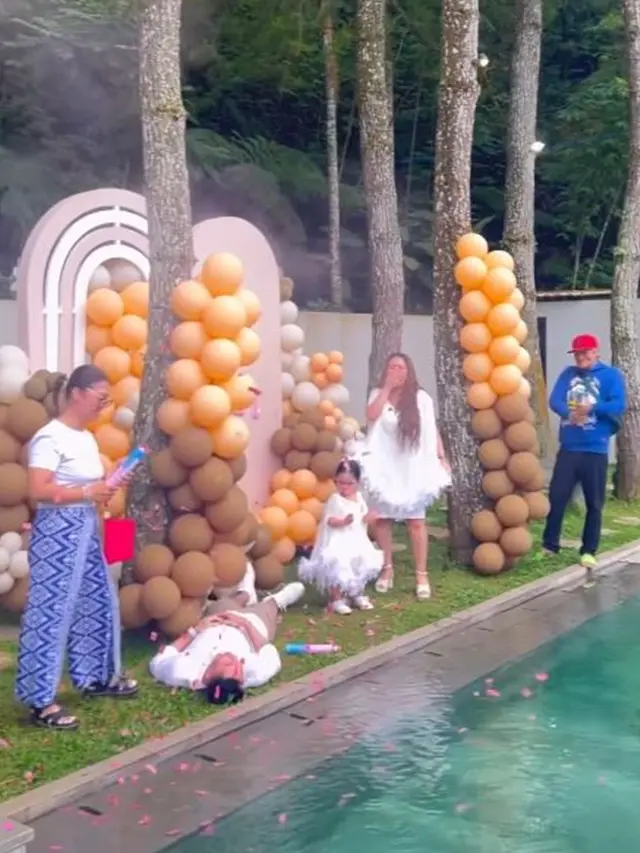 6 Potret Siti Badriah Umumkan Jenis Kelamin Anak Kedua di Gender Reveal