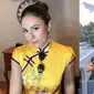 Potret Wulan Guritno pakai cheongsam (sumber: Instagram/wulanguritno)