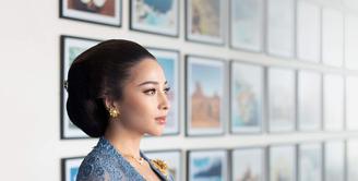 Nikita Willy tampil ayu manglingi bak putri Solo dengan sanggul dari  @yayukpayes [@thepotomoto]