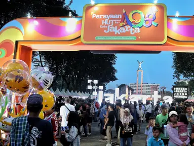Warga memadati kawasan Lapangan Banteng, Jakarta, Minggu (22/6/2025). (Liputan6.com/Angga Yuniar)