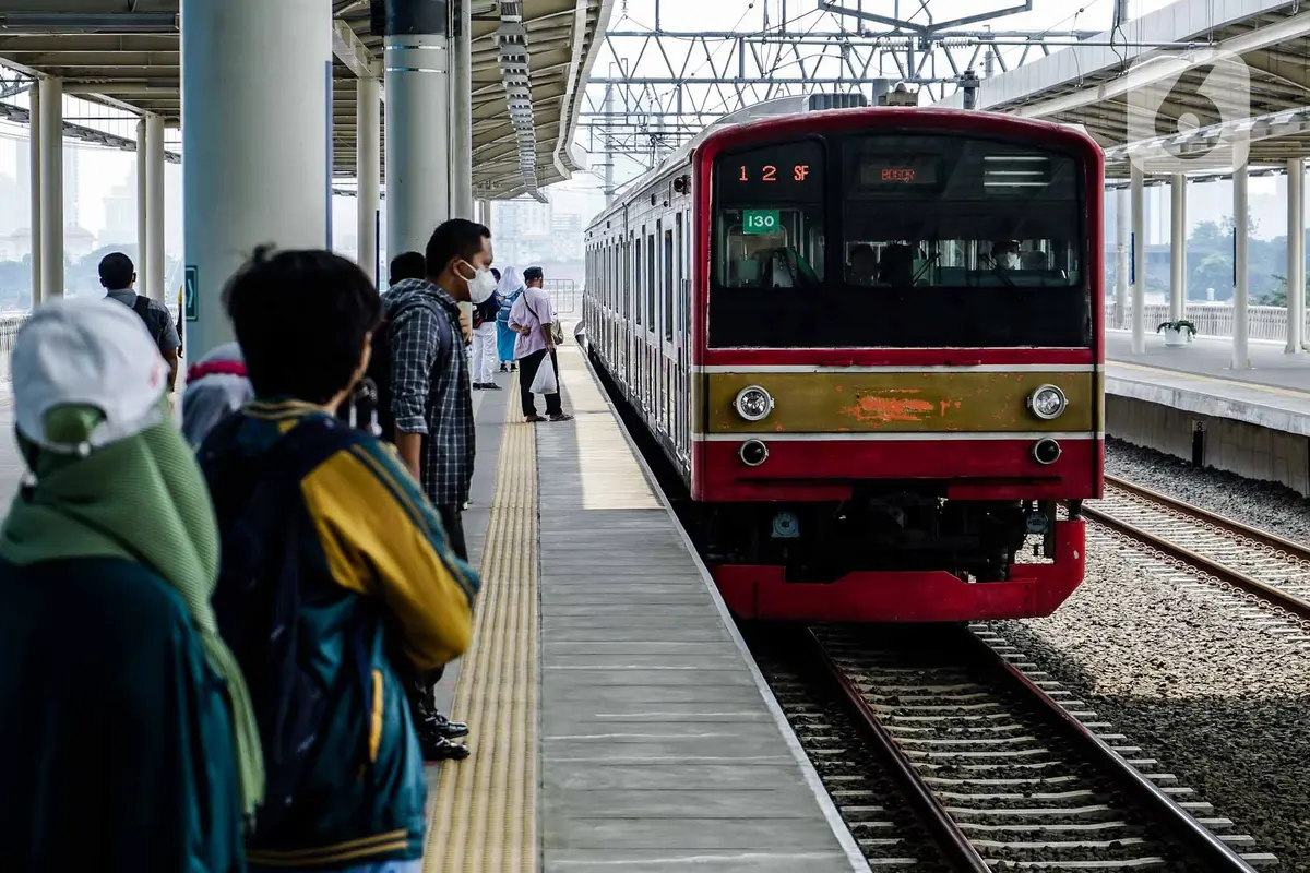 FOTO: Kapasitas Penumpang KRL Jabodetabek Naik Jadi 80 Persen