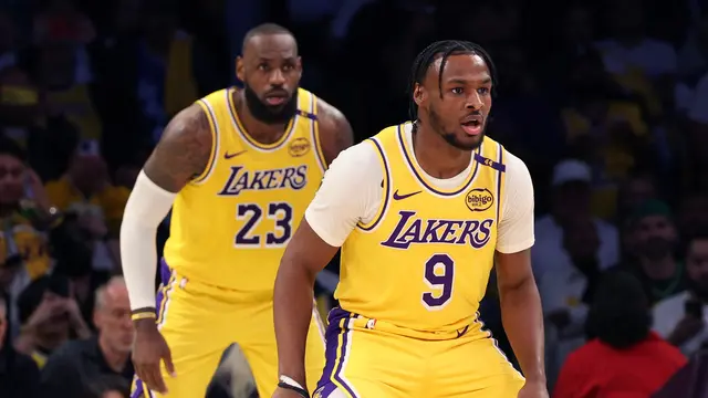 LeBron James main bareng Bronny di NBA
