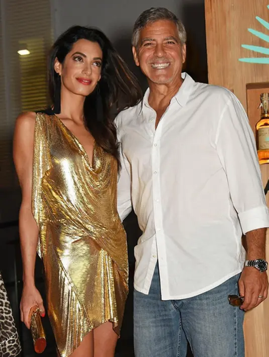 Namun pembelaan dilakukan oleh pihak majalah tersebut dengan alasan karena foto-foto anak George telah dinantikan oleh para penggemarnya.  (Instagram/amalclooney)