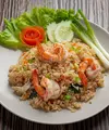 ilustrasi nasi goreng kecombrang dengan topping udang/copyright freepik.com/jcomp