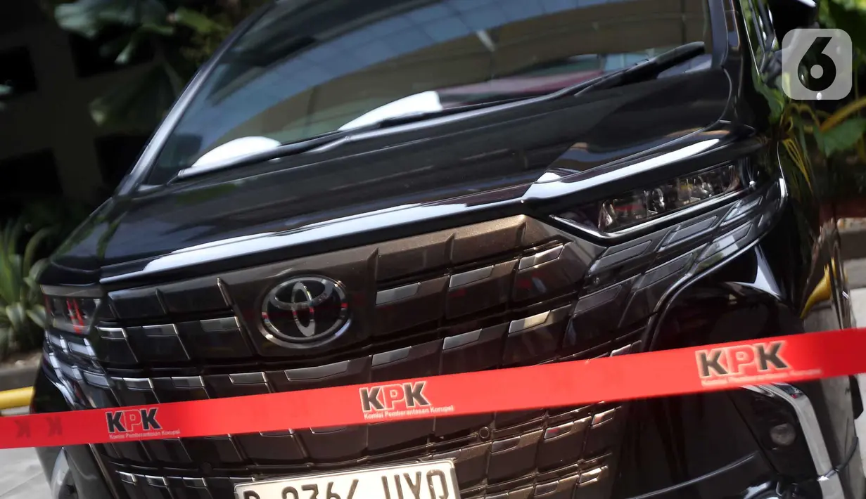 Juru bicara KPK, Budi Prasetyo mengatakan bahwa penyidik sudah memiliki informasi awal dugaan kendaraan tersebut merupakan hasil dari tindak pidana korupsi. (Liputan6.com/Helmi Fithriansyah)