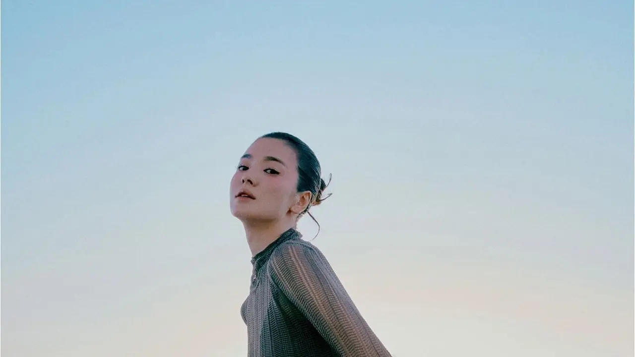 Transformasi Gaya Rambut Song Hye Kyo yang Tunjukkan Pesona Lady Boss hingga Princess