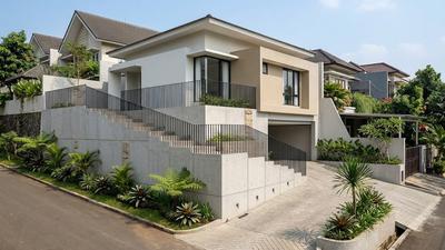 6 Desain Pagar Rumah untuk Lahan Miring di Area Perumahan, Aman dan Estetis